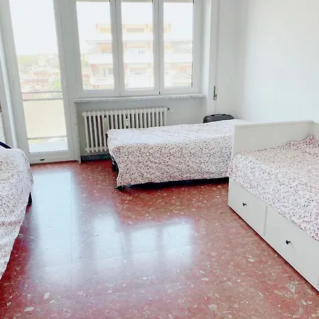 Female Dormitory For Only Female Alojamento de Acomodação e Pequeno-almoço