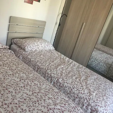 Female Dormitory For Only Female Frühstückspension Rom